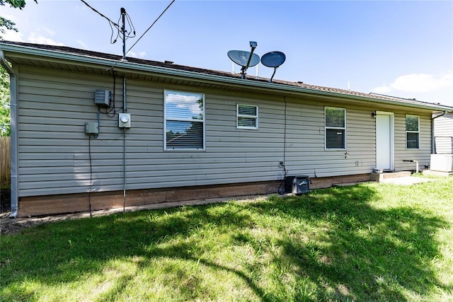 1343 E Moses St, Cushing, OK 74023 - rear view of house with a lawn