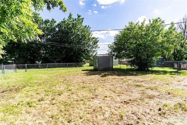 1343 E Moses St, Cushing, OK 74023 - view of yard