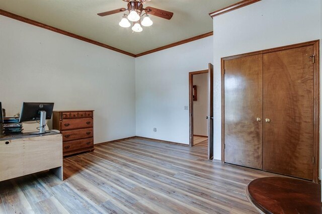 1408 Carlton, Edmond, OK 73034 - home office featuring crown molding, a ceiling fan, light wood-type flooring, and baseboards