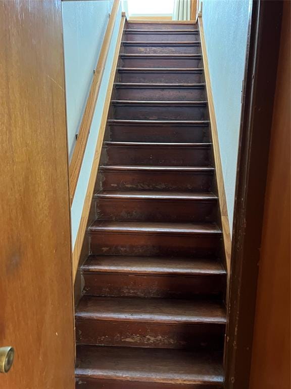 802 N Hudson St, Altus, OK 73521 - view of stairway