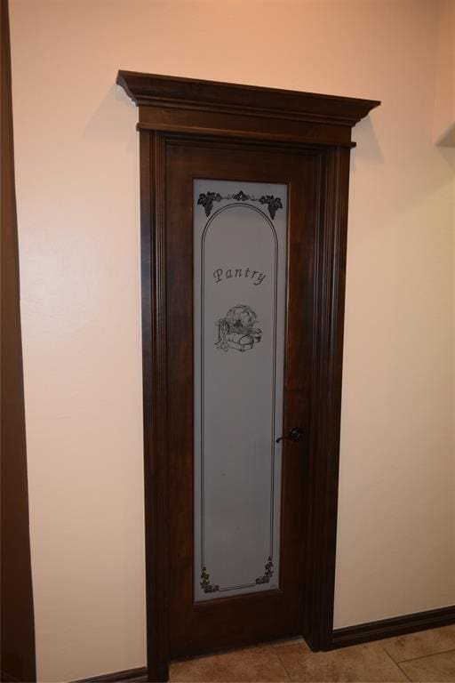 1713 Rain Tree Ln, Midwest City, OK 73130 - detailed view of baseboards