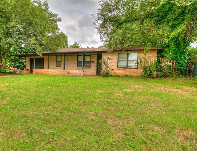 824 E Rose Dr, Midwest City, OK 73110 - ranch-style home featuring brick siding and a front yard