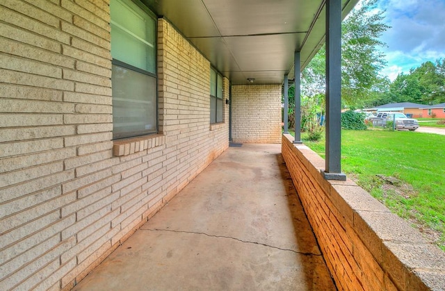 824 E Rose Dr, Midwest City, OK 73110 - porch featuring a yard