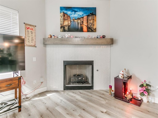 5512 Cheyenne Rd, Warr Acres, OK 73132 - detailed view of wood finished floors and a fireplace