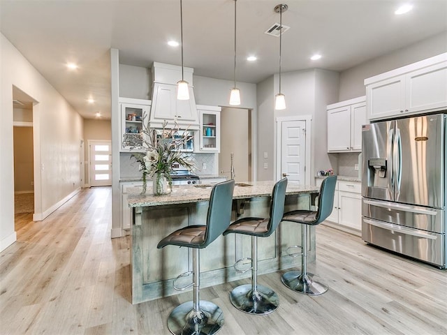 5512 Cheyenne Rd, Warr Acres, OK 73132 - kitchen with stainless steel fridge, decorative backsplash, light wood-style flooring, and recessed lighting