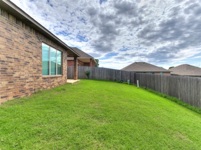 5512 Cheyenne Rd, Warr Acres, OK 73132 - view of fenced backyard