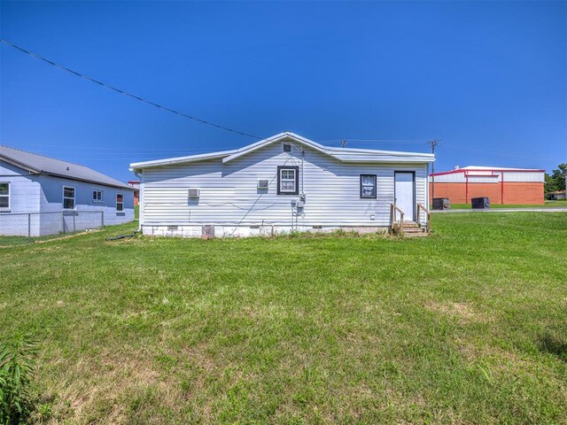 211 S 6th St, Mcloud, OK 74851 - back of property featuring entry steps and crawl space