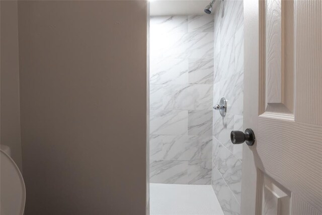 1725 E Lindsey St Unit 2, Norman, OK 73071 - full bath featuring a tile shower and toilet