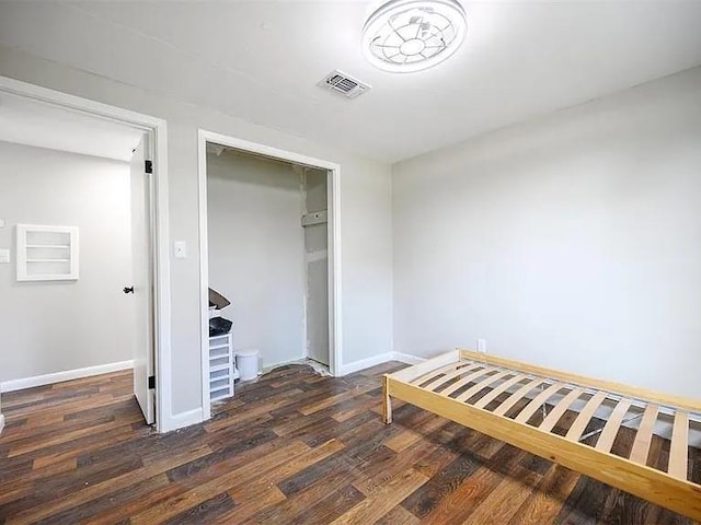 309 E Memorial St, Broken Bow, OK 74728 - unfurnished bedroom featuring wood finished floors, baseboards, and a closet
