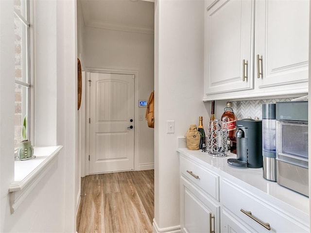 6005 NW 155th St, Edmond, OK 73013 - interior space featuring crown molding and light wood finished floors