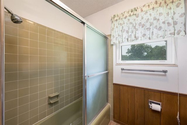 3860 Wake Forest Rd, Edmond, OK 73034 - full bathroom with enclosed tub / shower combo and a textured ceiling