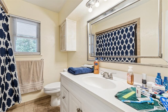 4912 NW 29th St, Oklahoma City, OK 73127 - full bath with vanity and a shower with curtain