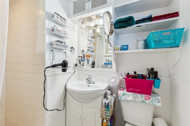 4912 NW 29th St, Oklahoma City, OK 73127 - bathroom featuring vanity