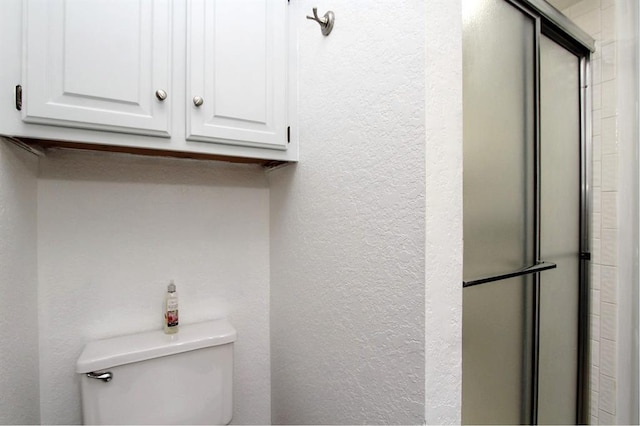 8113 Turtle Dove Dr, Oklahoma City, OK 73132 - bathroom featuring a textured wall and a stall shower