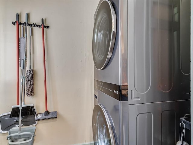 1616 NW 41st St, Oklahoma City, OK 73118 - washroom featuring stacked washer / drying machine