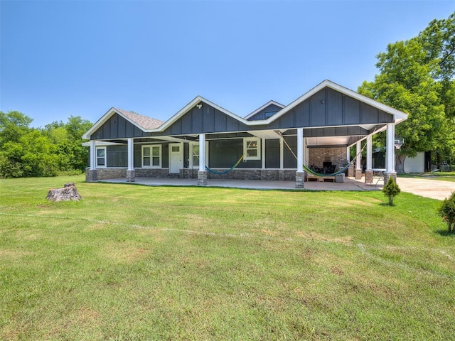 3 Antler Blvd, Mcloud, OK 74851 - view of front of house featuring board and batten siding, a front yard, and covered porch