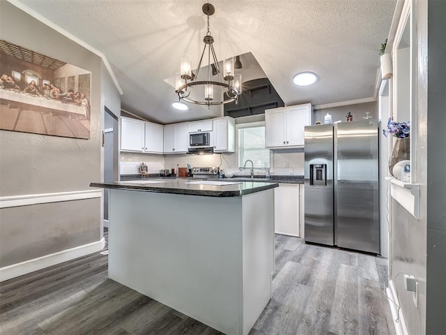 3 Antler Blvd, Mcloud, OK 74851 - kitchen with stainless steel appliances, light wood-style flooring, dark countertops, a textured ceiling, and white cabinetry