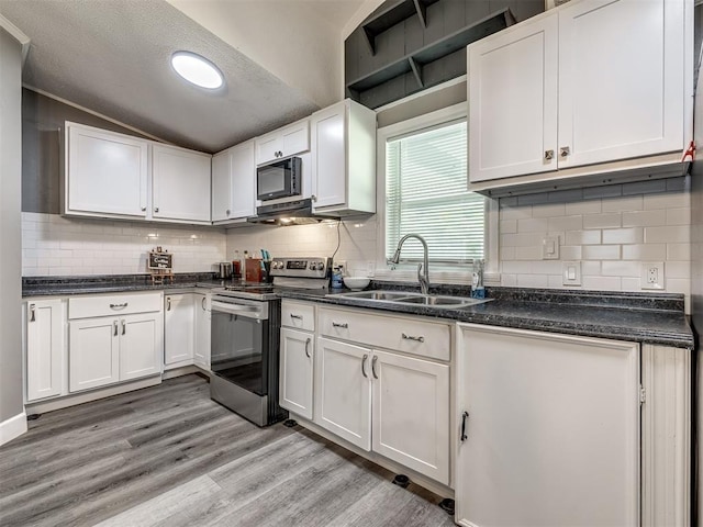 3 Antler Blvd, Mcloud, OK 74851 - kitchen featuring stainless steel range with electric stovetop, a sink, vaulted ceiling, light wood-type flooring, and backsplash