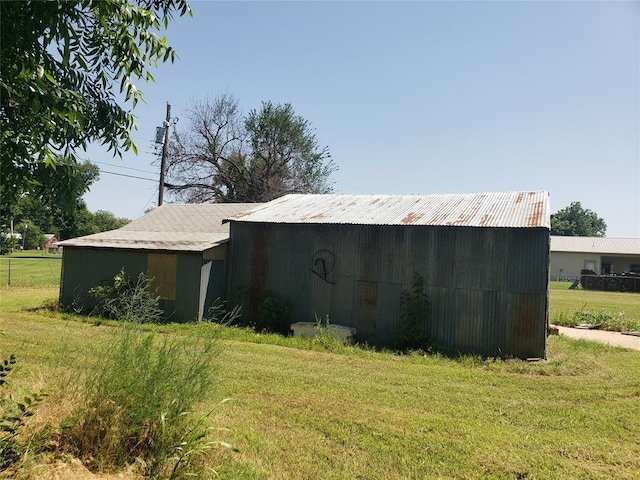 214 N Pecan St, Crescent, OK 73028 - view of home's exterior with an outbuilding