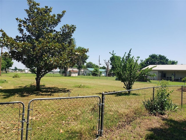 214 N Pecan St, Crescent, OK 73028 - view of yard featuring a gate
