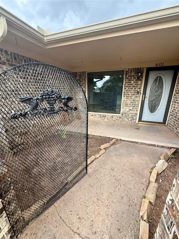 601 Sky Cir, Altus, OK 73521 - photo 2