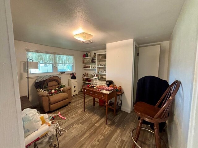 5311 S Cason Rd, Marlow, OK 73055 - sitting room with wood finished floors