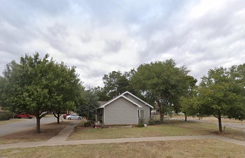 401 N Broadway, Hobart, OK 73651 - view of property exterior featuring a lawn