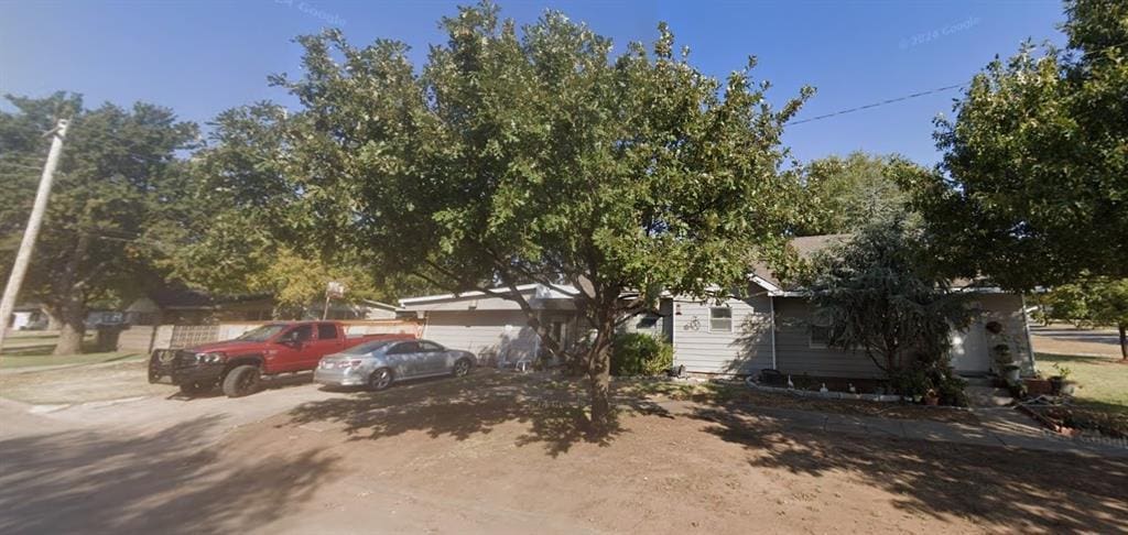 401 N Broadway, Hobart, OK 73651 - view of obstructed view of property