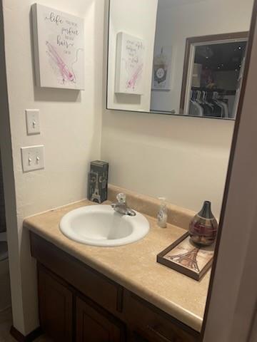 10625 White Oak Canyon Rd, Oklahoma City, OK 73162 - bathroom with vanity and toilet