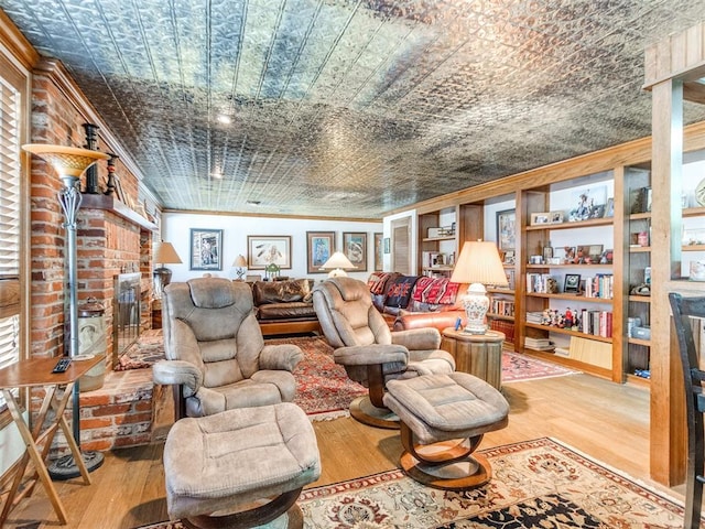 9 Country Club Rd, Shawnee, OK 74801 - living area featuring crown molding, wood finished floors, and an ornate ceiling