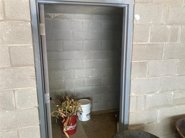103 N Armor Ave, Canton, OK 73724 - detailed view of concrete block wall