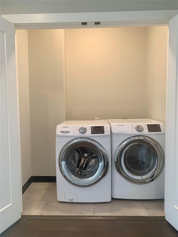 1305 NE 6th St, Oklahoma City, OK 73117 - laundry area featuring washing machine and dryer and tile patterned floors