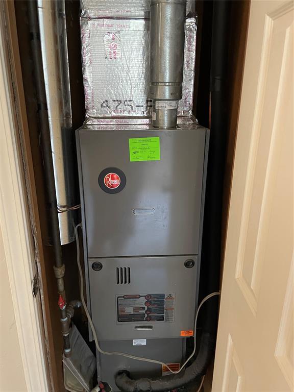 3017 Kelsey Dr, Edmond, OK 73013 - utilities featuring heating unit