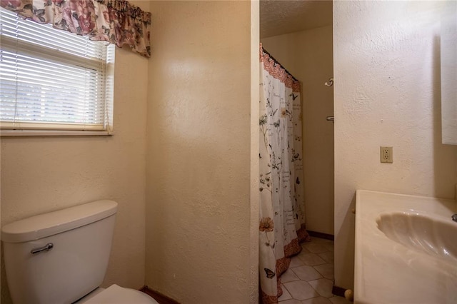 801 N Hunt St, Hydro, OK 73048 - full bathroom featuring vanity, a textured wall, a shower with curtain, and tile patterned flooring
