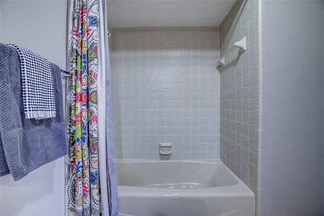 2010 Trailview Ct, Norman, OK 73072 - bathroom featuring shower / bath combo with shower curtain