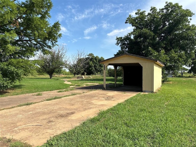 1630 Cross Rd, Altus, OK 73521 - view of grassy yard featuring driveway, an outdoor structure, and a carport