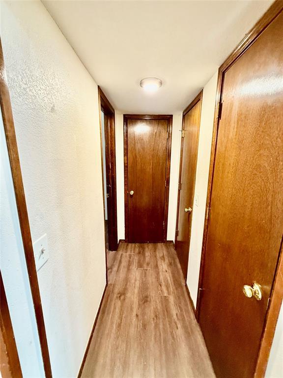 4400 Hemingway Dr Unit 263, Oklahoma City, OK 73118 - hallway with light wood-style flooring