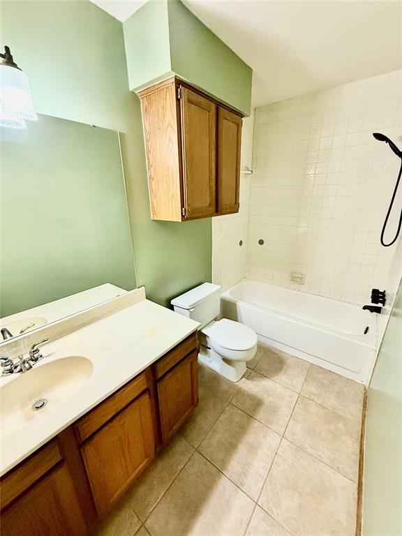4400 Hemingway Dr Unit 263, Oklahoma City, OK 73118 - full bathroom featuring tile patterned floors, vanity, toilet, and shower / washtub combination