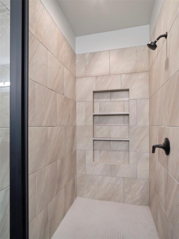 19608 Dalemead Way, Edmond, OK 73012 - bathroom with tiled shower
