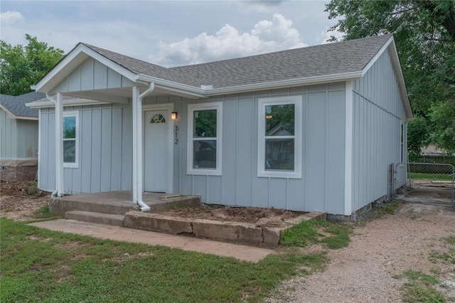 312 SE 45th St, Oklahoma City, OK 73129 - ranch-style home featuring roof with shingles