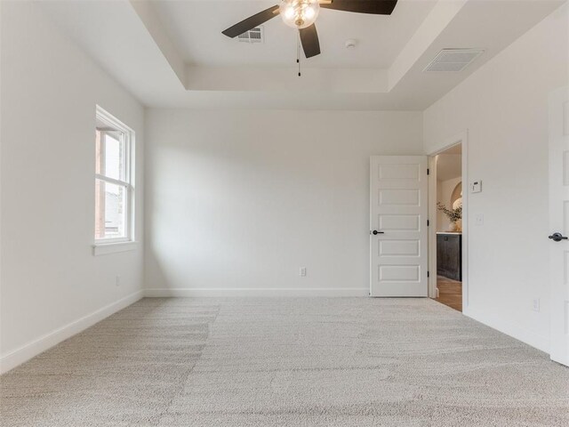 9320 NW 84th St, Yukon, OK 73099 - unfurnished room featuring carpet, a tray ceiling, and a ceiling fan