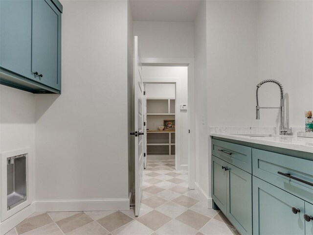 9320 NW 84th St, Yukon, OK 73099 - washroom featuring a sink and baseboards