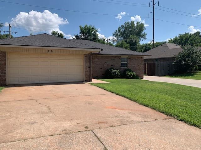 516 Ridgecrest Rd, Edmond, OK 73013 - single story home with brick siding, a front yard, and driveway