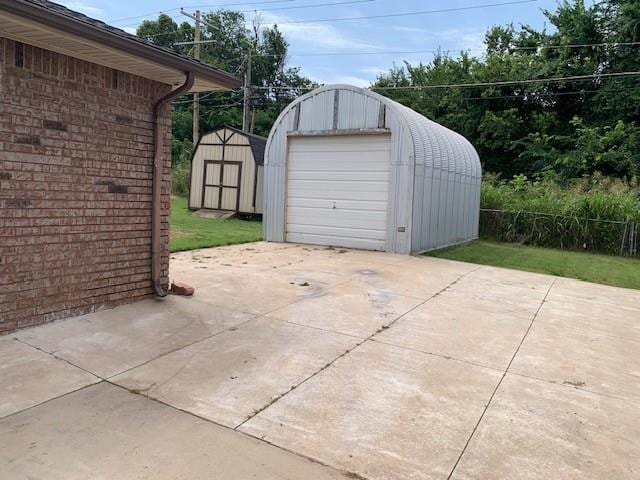 516 Ridgecrest Rd, Edmond, OK 73013 - garage featuring a shed