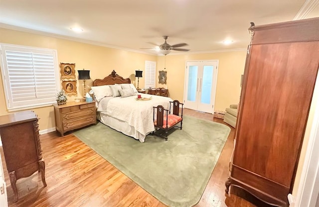 1516 N Hudson St, Altus, OK 73521 - bedroom with light wood-type flooring, crown molding, and a ceiling fan