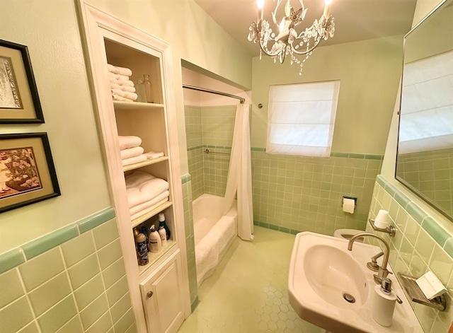 1516 N Hudson St, Altus, OK 73521 - full bath featuring tile walls, shower / tub combo, a wainscoted wall, and a chandelier