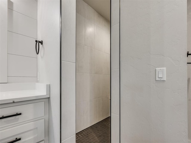 16405 Brookefield Dr, Edmond, OK 73013 - full bath featuring tiled shower and vanity