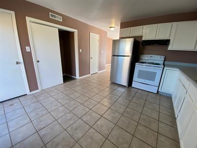 500 Sinclair Dr Unit 502, Norman, OK 73071 - photo 4