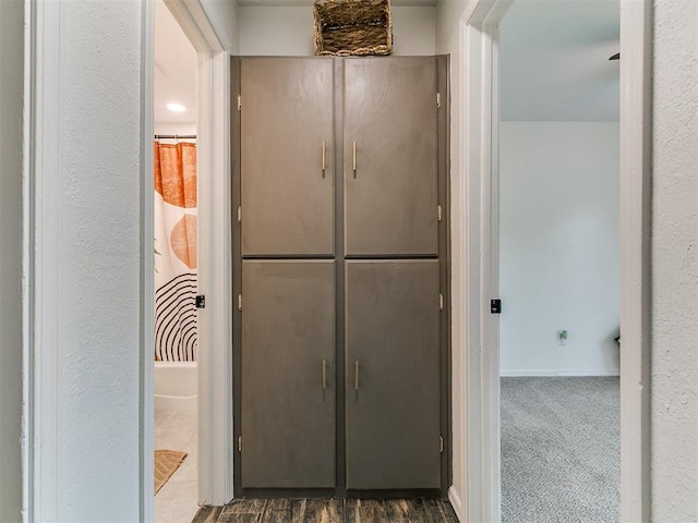 1408 Chimney Hill Rd, Yukon, OK 73099 - detailed view of baseboards