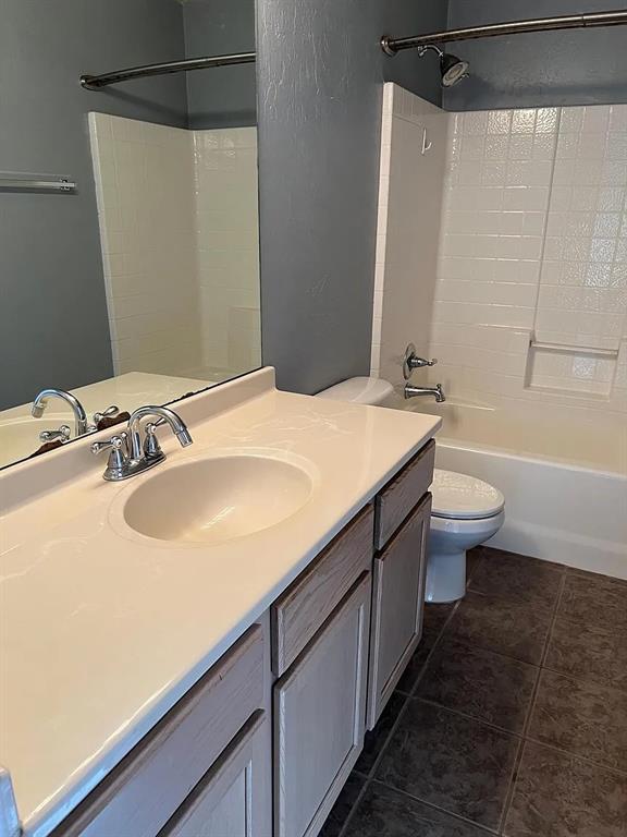 916 Beaumont Sq, Norman, OK 73071 - full bath featuring vanity, shower / tub combination, and tile patterned floors